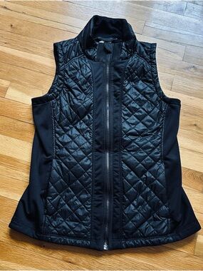 Athleta Black Activewear Top with Logo‎ Tag